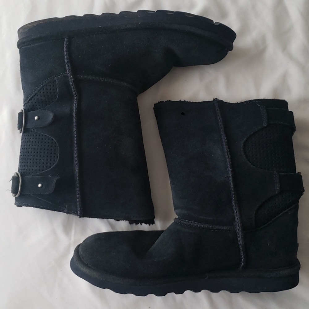 Bearpaw Winter boot.
